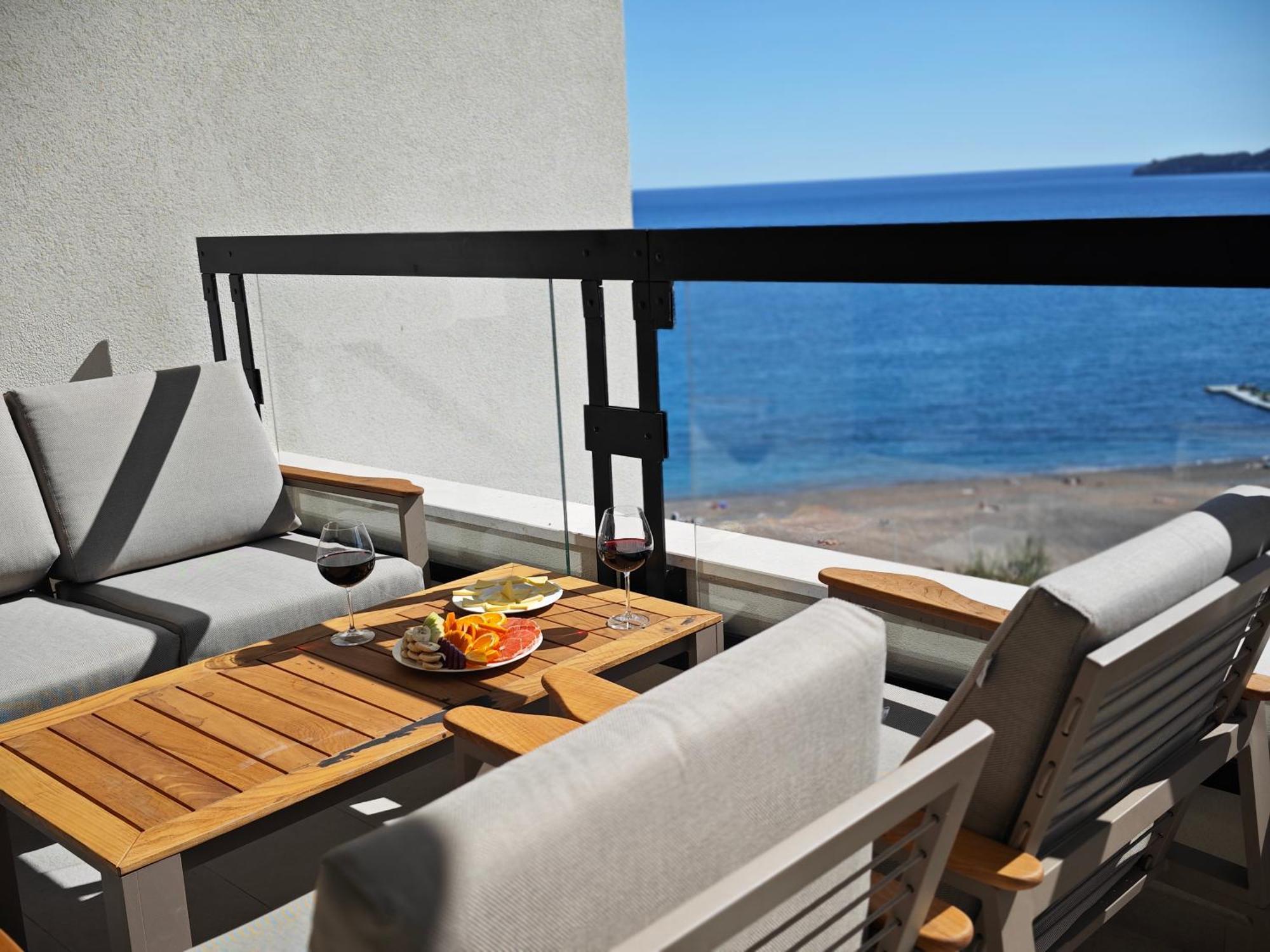 Invictus 4* Budva